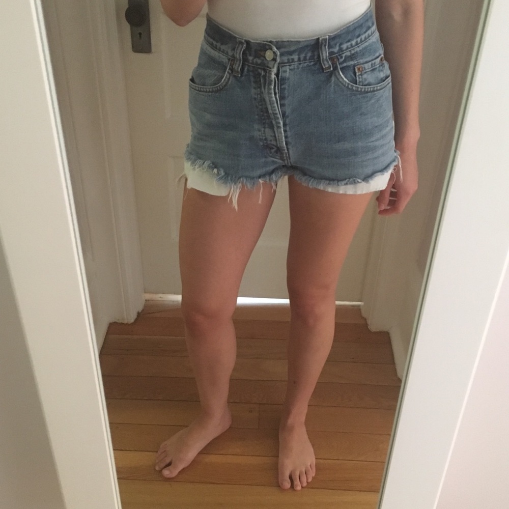 Levi Cutoff High Rise Shorts - Picture 7 of 8